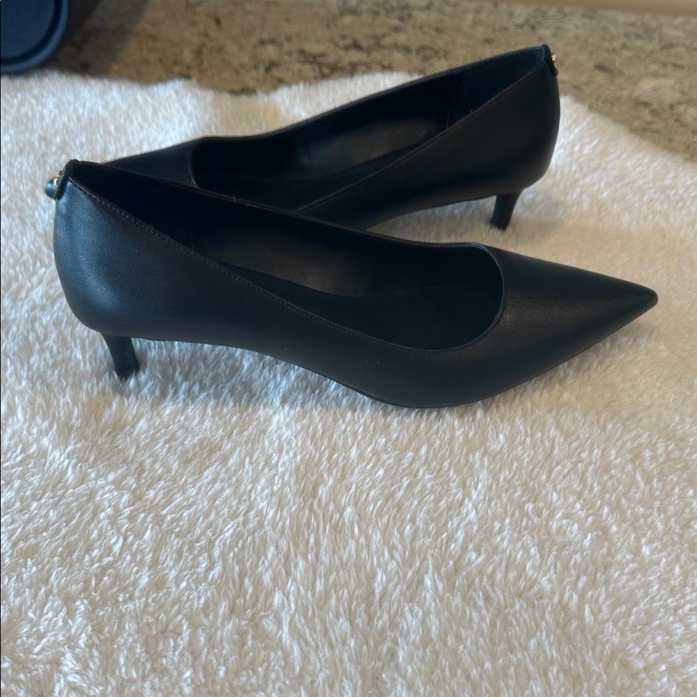 Michael kors pumps